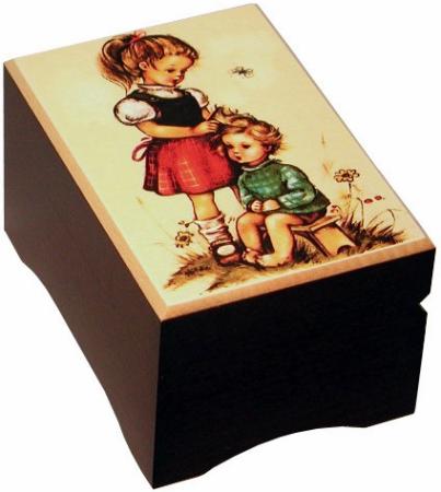 Nr.100-01-108 Mädchen und Knabe auf Bänkli